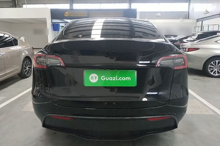 Tesla Model Y 2021 — 5