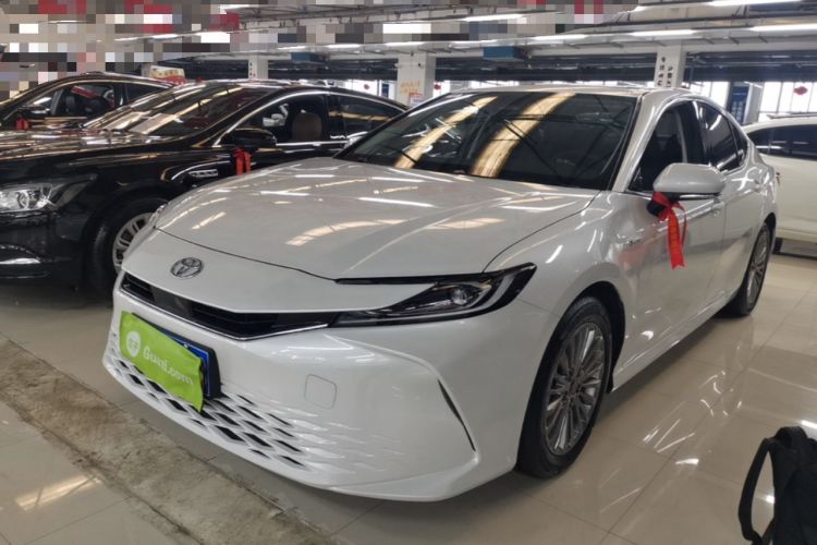 Toyota Camry 2024 — фото 1