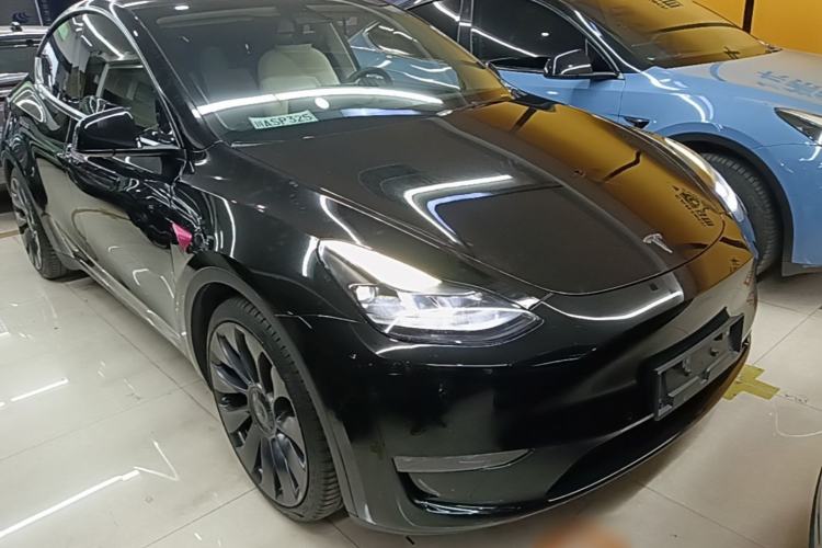 Tesla Model Y 2023 — 3