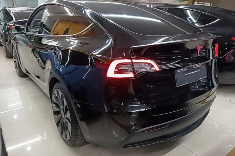 Tesla Model Y 2023 — 4