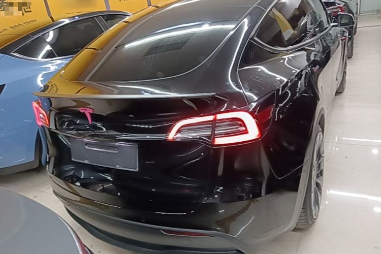 Tesla Model Y 2023 — 5