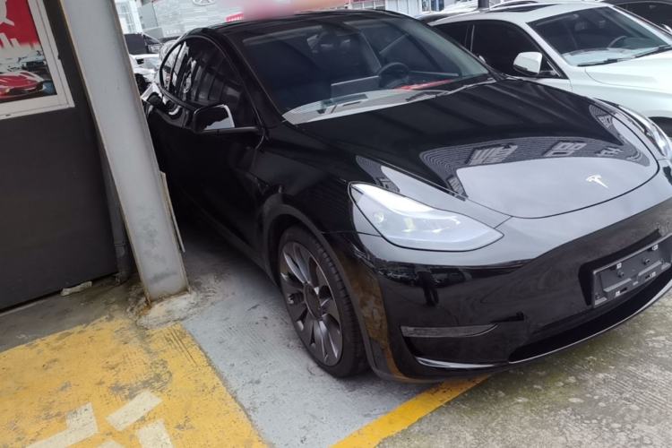 Tesla Model Y 2022 — 3