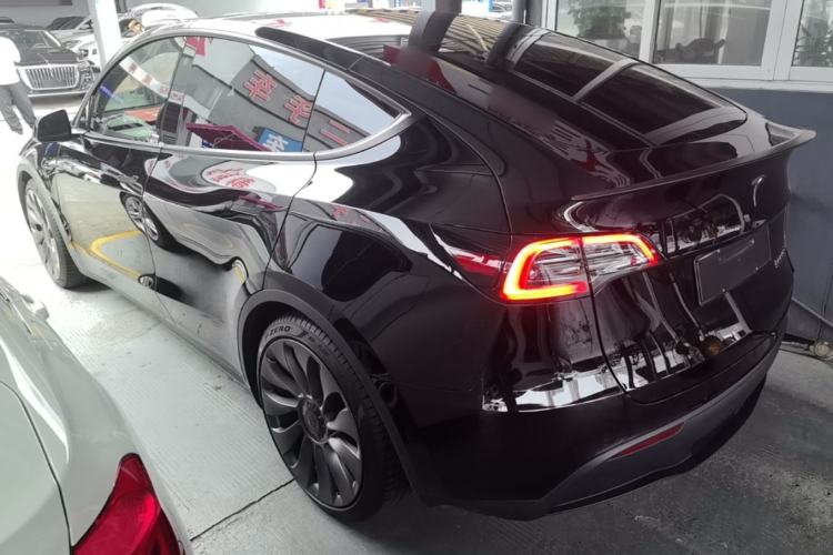 Tesla Model Y 2022 — 4