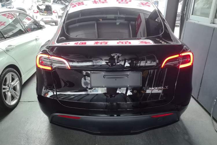 Tesla Model Y 2022 — 5
