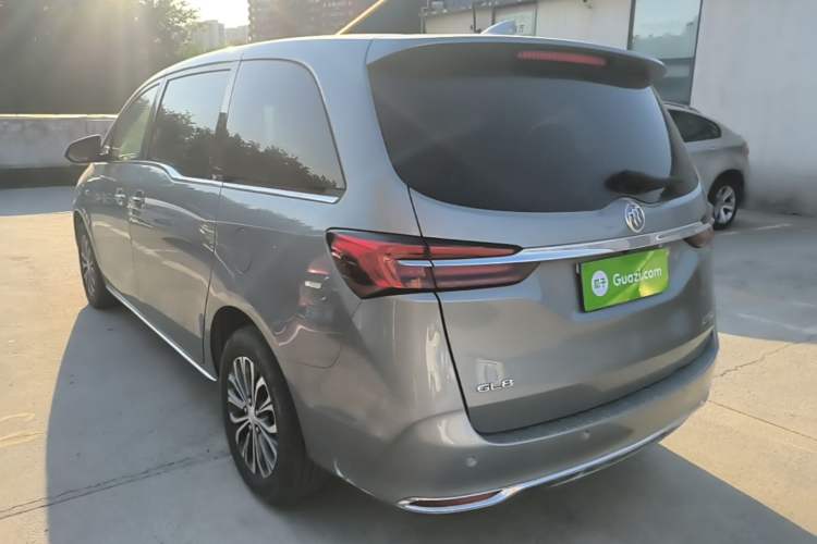 Buick GL8 2023 — 4