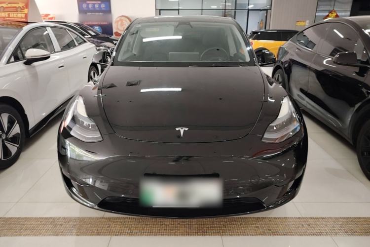 Tesla Model Y 2023 — 2