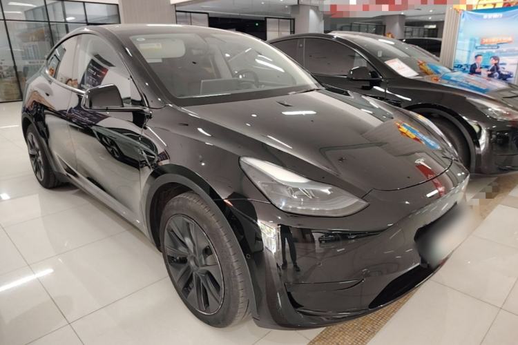 Tesla Model Y 2023 — 3
