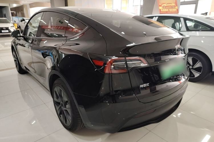 Tesla Model Y 2023 — 4