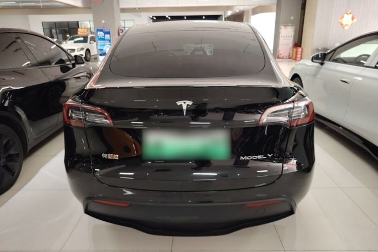 Tesla Model Y 2023 — 5