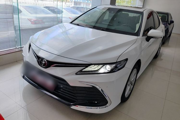 Toyota Camry 2021 — фото 1