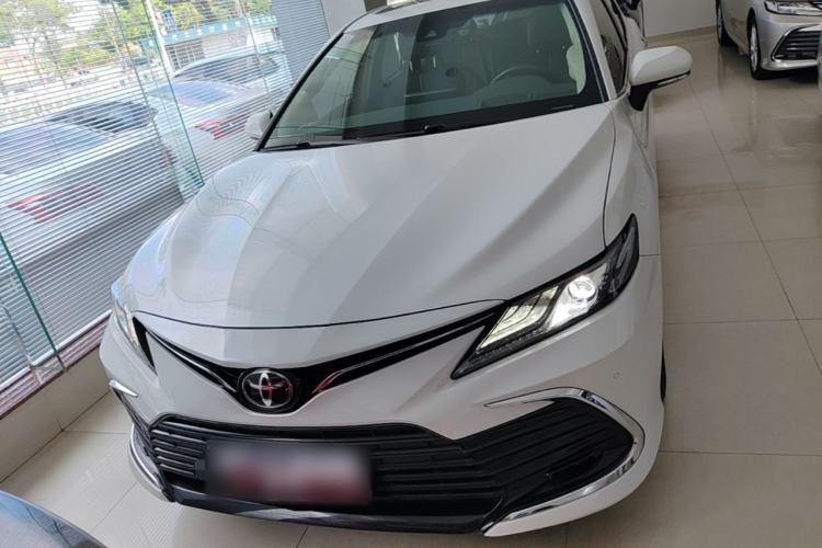 Toyota Camry 2021 — фото 2