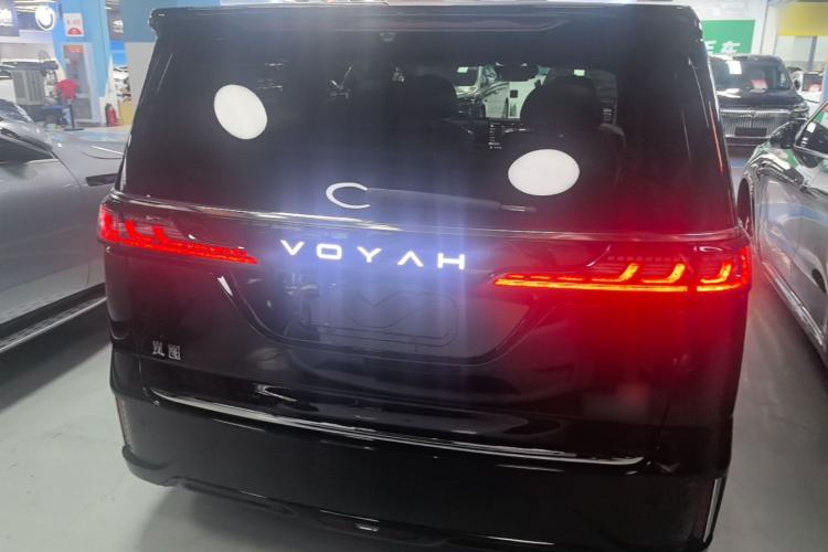 Voyah Dream 2026 — 5