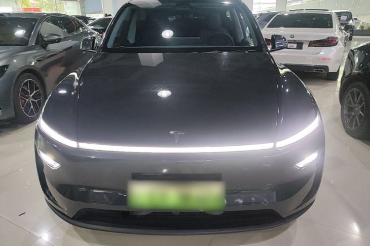 Tesla Model Y 2025 — 2