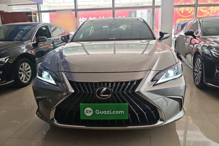 Lexus ES 200 2024 — 2