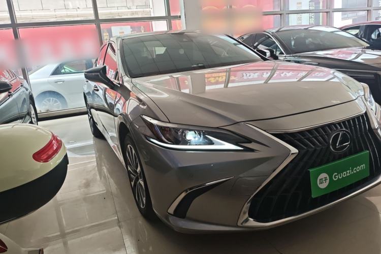 Lexus ES 200 2024 — 3