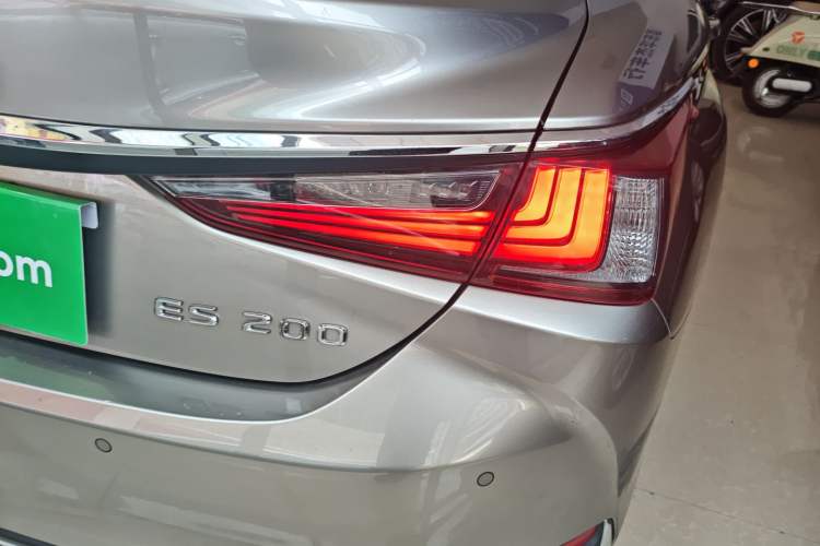 Lexus ES 200 2024 — 5