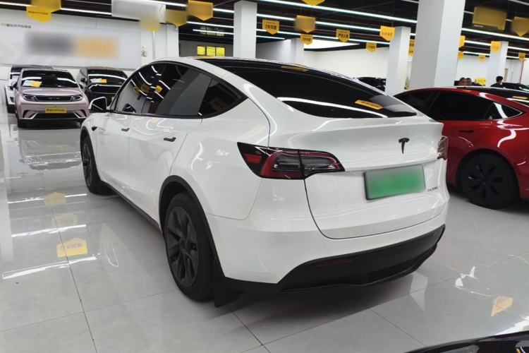 Tesla Model Y 2024 — 4