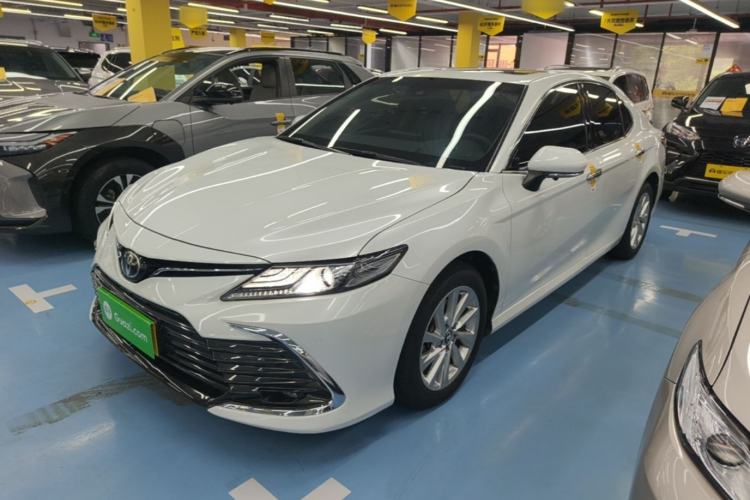 Toyota Camry 2021 — фото 1