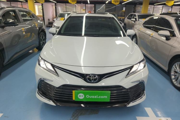 Toyota Camry 2021 — фото 2