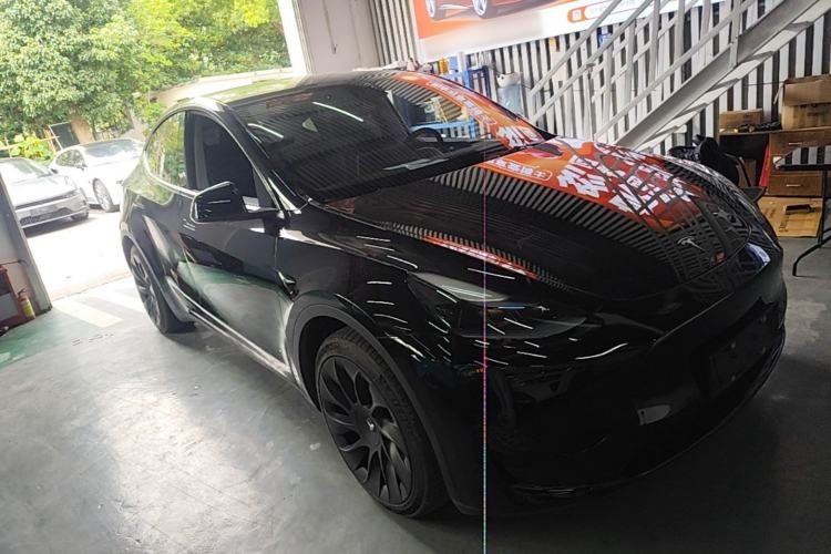 Tesla Model Y 2022 — 3