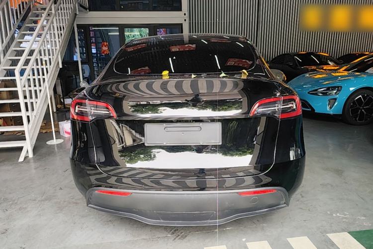 Tesla Model Y 2022 — 5