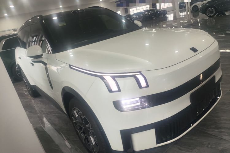 Lynk & Co 900 2025 — 3