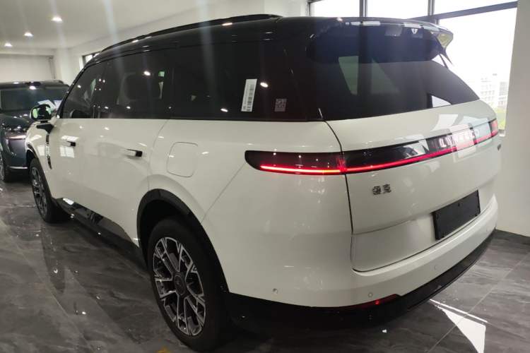 Lynk & Co 900 2025 — 4