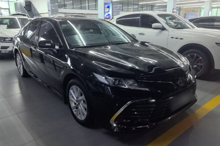 Toyota Camry 2021 — 3