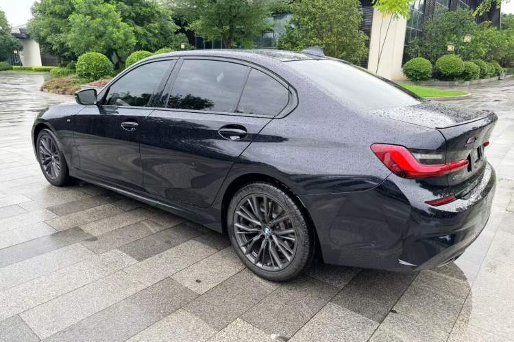 BMW 330Li 2022 — 4