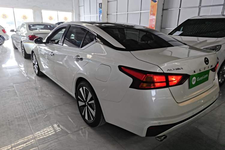 Nissan Altima 2021 — 4