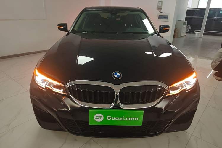 BMW 325Li 2022 — 2