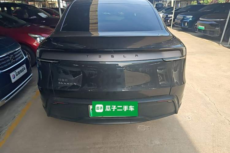 Tesla Model Y 2025 — 5