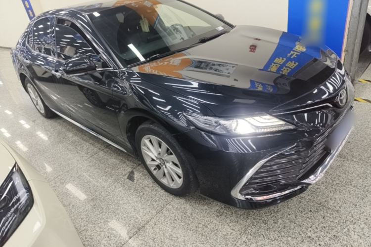 Toyota Camry 2023 — фото 3