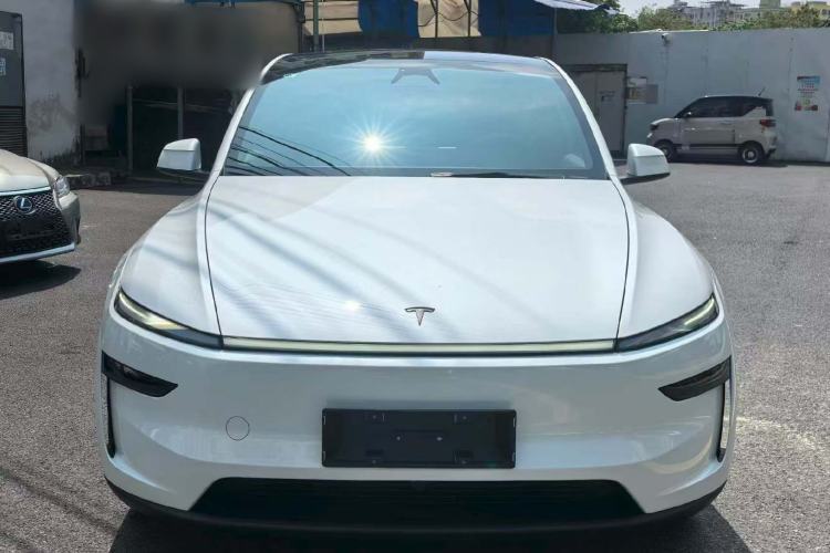 Tesla Model Y 2026 — 2