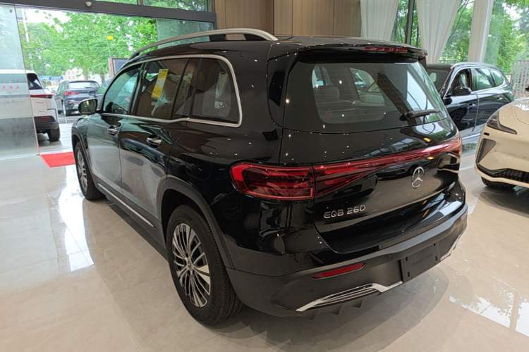 Mercedes-Benz EQB 260 2025 — 4