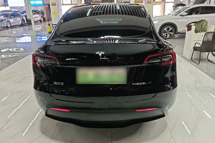 Tesla Model Y 2022 — 5