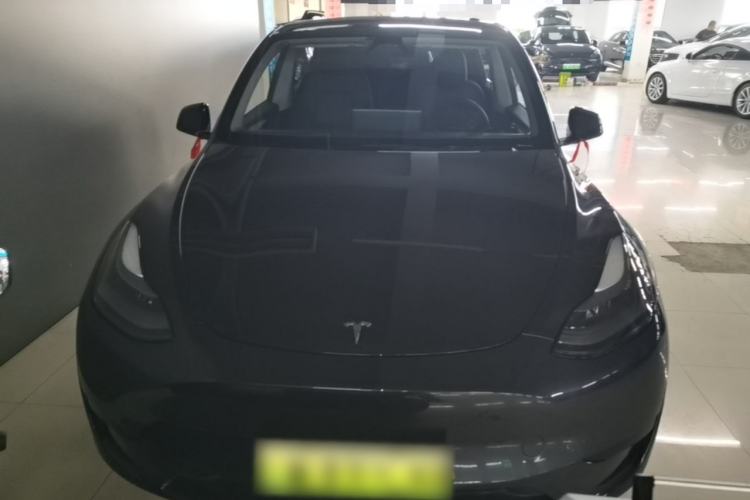 Tesla Model Y 2024 — 2