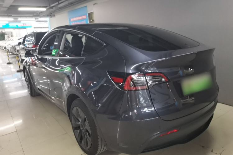 Tesla Model Y 2024 — 4