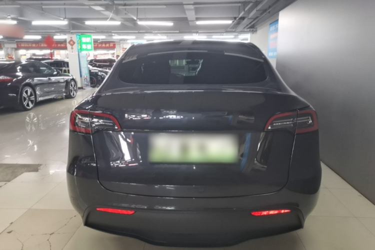Tesla Model Y 2024 — 5