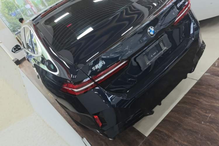 BMW 530Li 2025 — 4