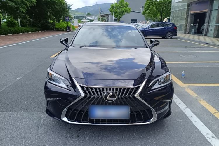 Lexus ES 200 2022 — 2