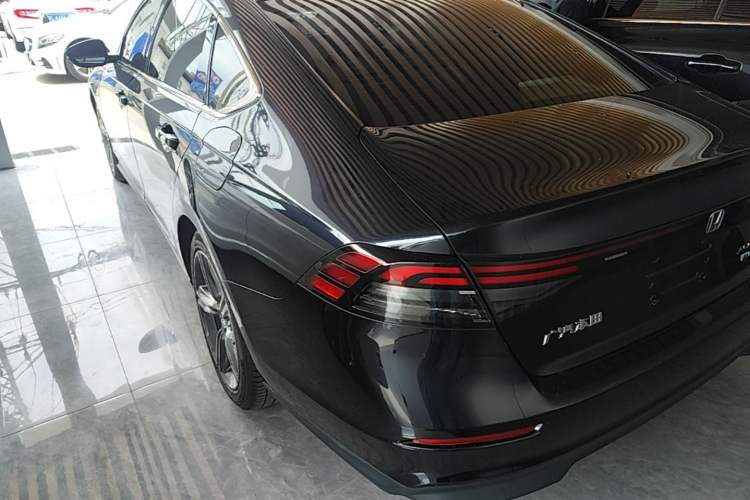 Honda Accord 2023 — 4