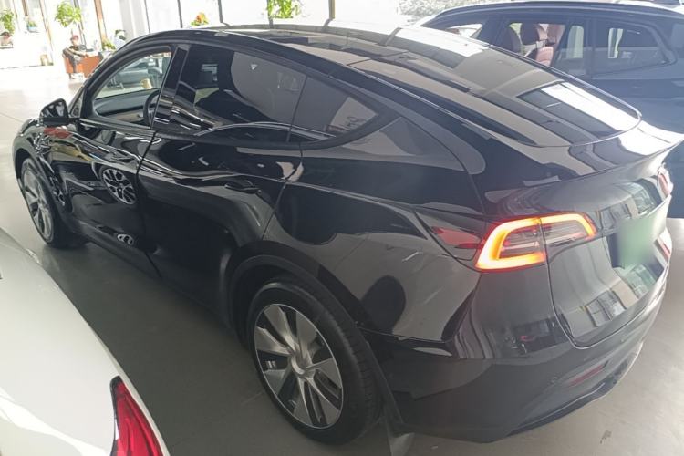 Tesla Model Y 2022 — 4