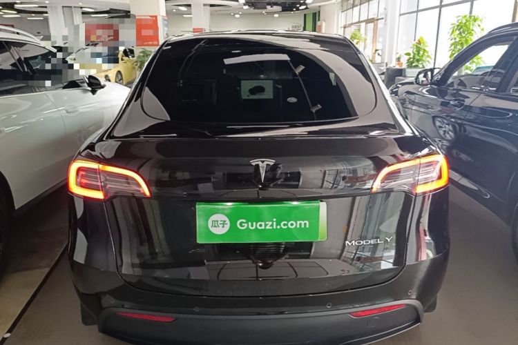 Tesla Model Y 2022 — 5