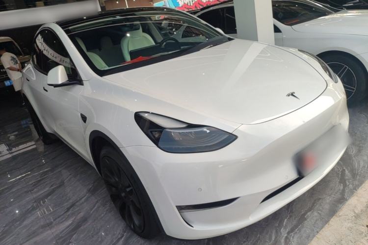 Tesla Model Y 2021 — 3