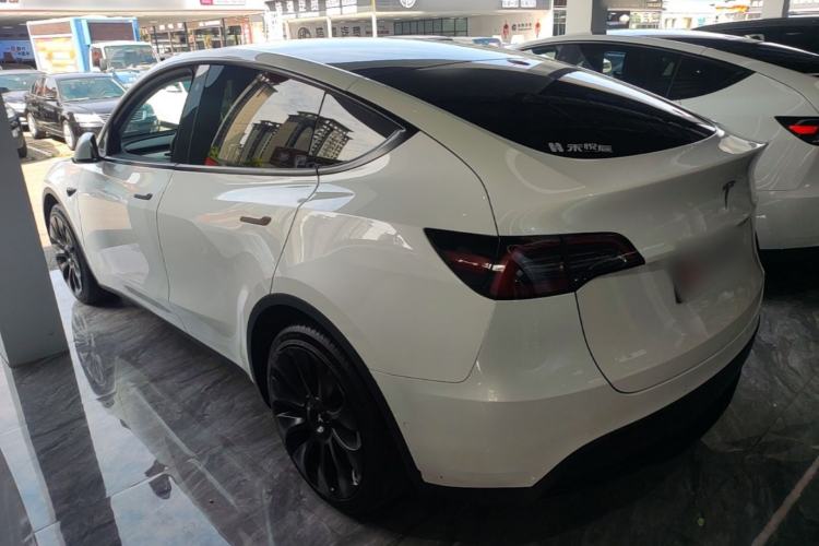 Tesla Model Y 2021 — 4