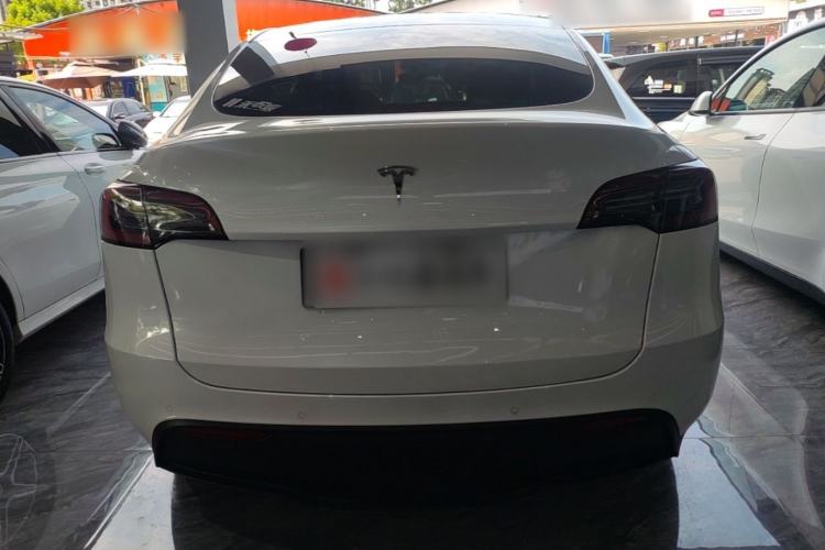 Tesla Model Y 2021 — 5