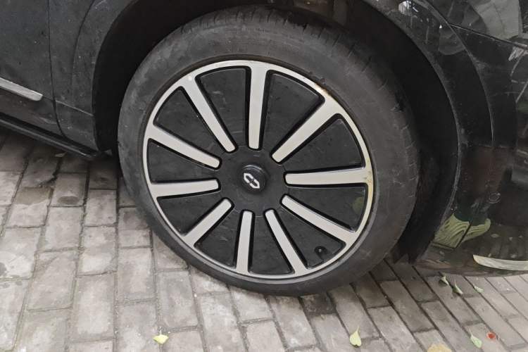 AITO M9 2024 — 5