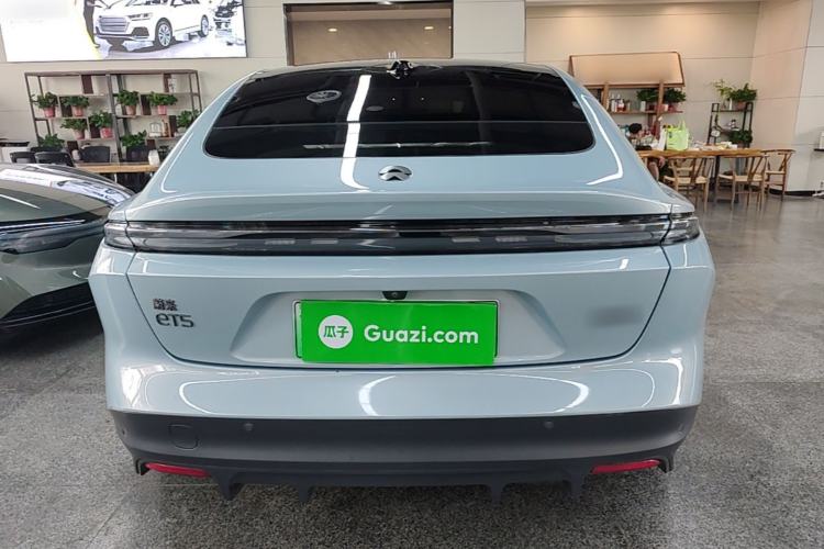 NIO ET5 2022 — 5