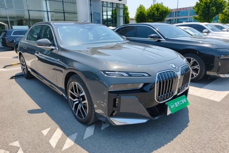 BMW 735Li 2023 — 3